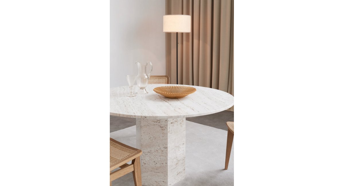 Epic Dining Table_mesa de comedor redonda_ blanco travertino_Gubi_MINIM_lifestyle