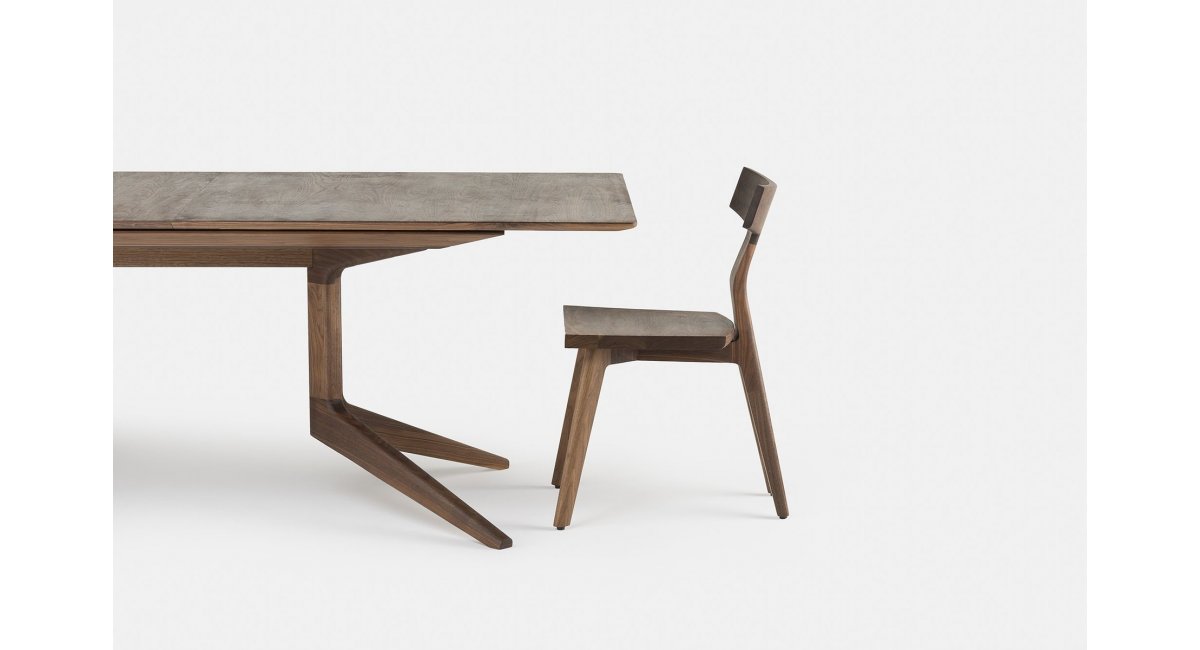 Fin Dining Chair - Matthew Hilton - silla de madera - nogal - delaespada -MINIM - silla y mesa