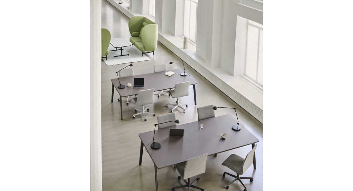 FritzHansen-AQ01Sobremesa-asAnneQvist2017-MINIMShowroom