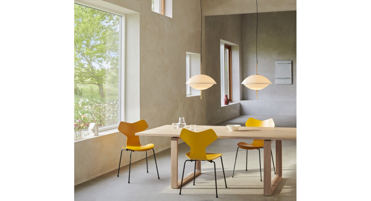 FritzHansen-ClamSuspension-Ahm&amp;Lund2019-MINIMShowroom