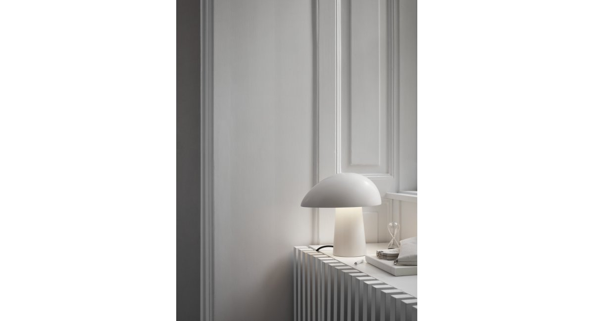 FritzHansen-NightOwlSobremesa-NicholaiWiig-Hansen2015-MINIMShowroom