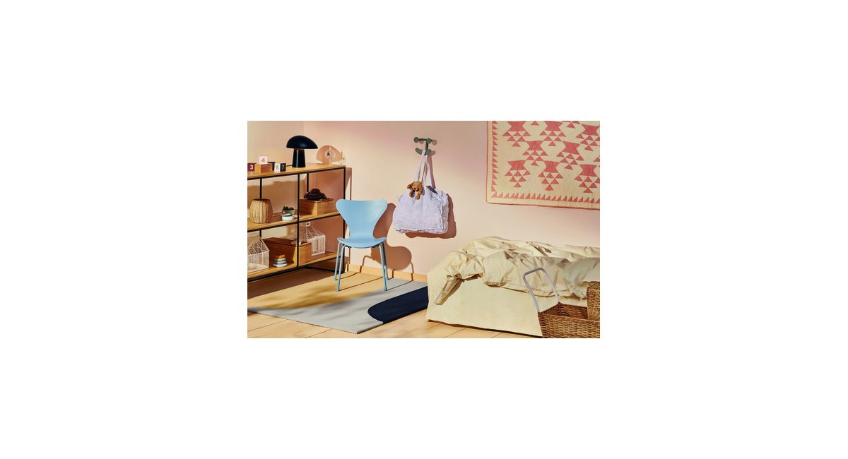 FritzHansen_Serie7ChildrensChairJunior_Jacobsen_MinimShowroom