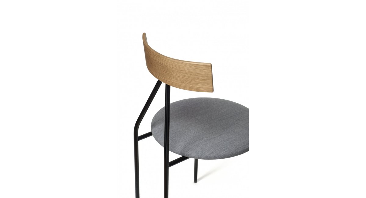 GOFI CHAIR - silla de comedor - silla de roble y tela gris - MINIM - perspectiva