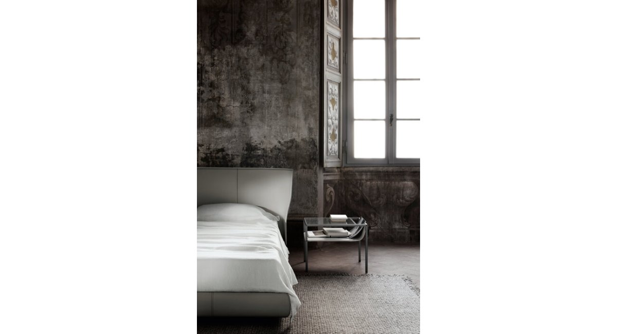 _bebitalia_complements-night-table_Quiet-Lines_minim showroom