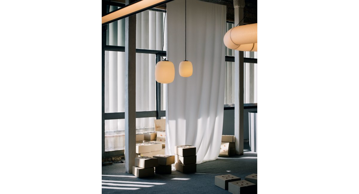 Globo Cesta _ lámpara de techo - Miguel Milá - Santa Cole - MINIM - lifestyle comedor