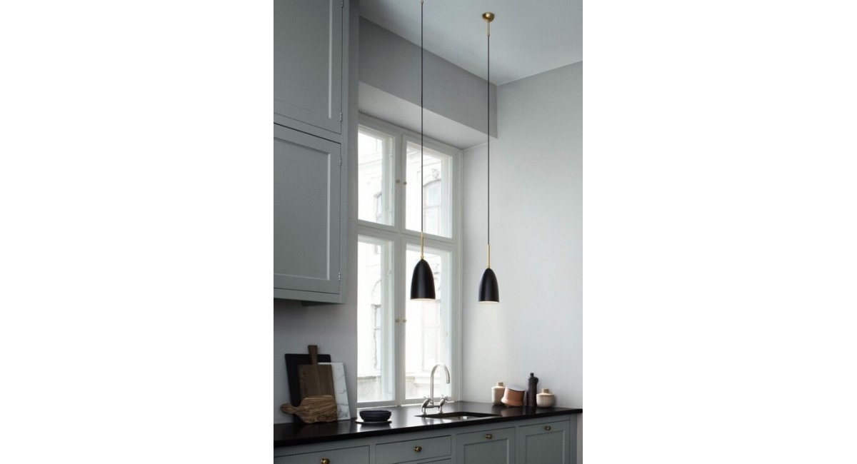 Grasshoppa_Pendant_lámpara de techo_lámpara negra_Gubi_MINIM_lifestyle cocina