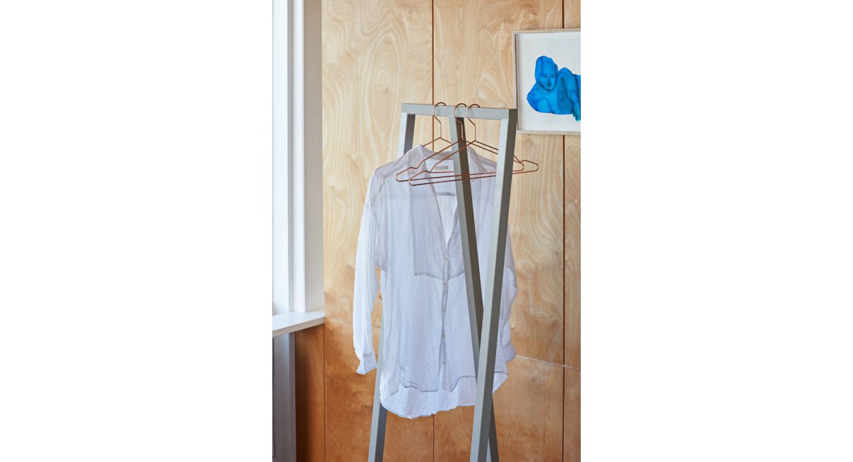 HAY - Loop Stand Hall grey_Hang copper MINIM Showroom - Barcelona - Madrid - perchero gris lifestyle