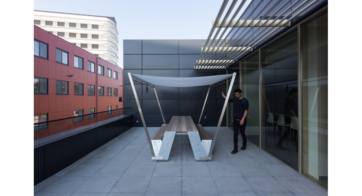 Extremis, Hopper Shade