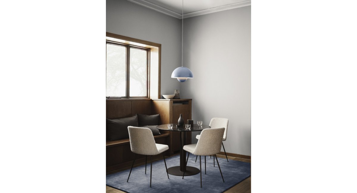 In Between SK18 - mesa color bronce - and tradition - MINIM - lifestyle comedor