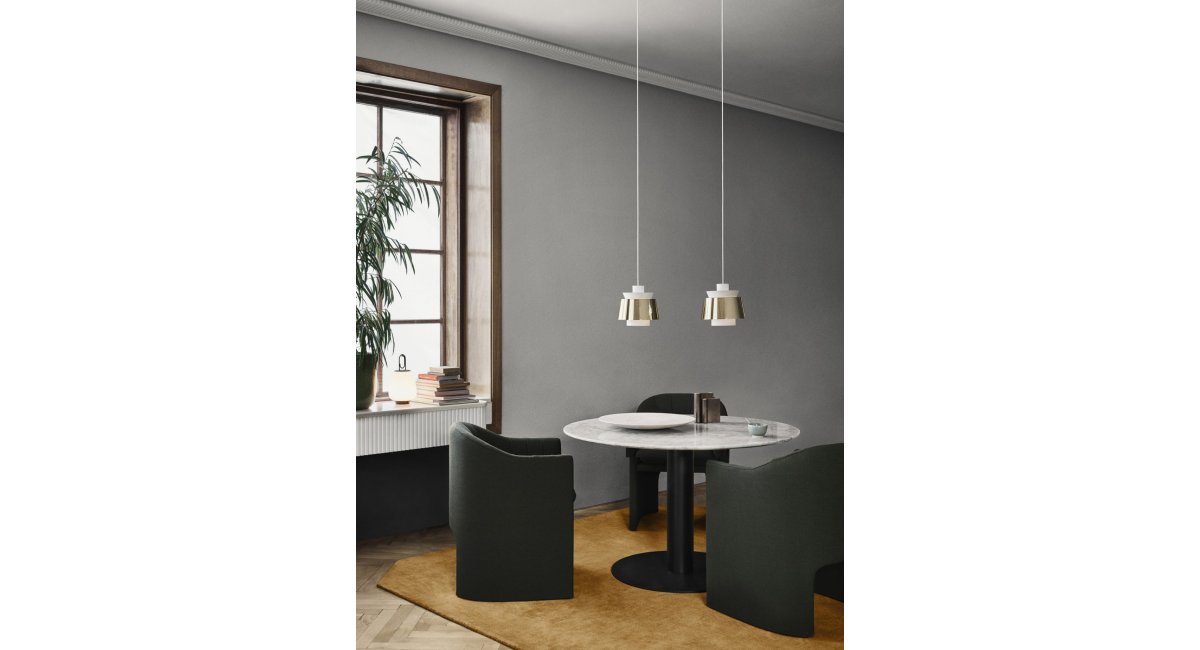 In Between SK19 _ estructura nega - mármol blanco - mesa de centro - and tradition - MINIM - lifestyle restaurante