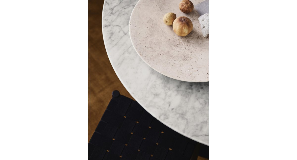 In Between SK19 _ estructura nega - mármol blanco - mesa de centro - and tradition - MINIM - lifestyle