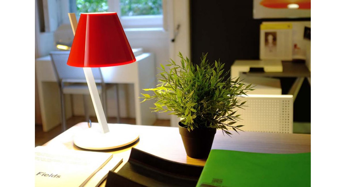 Artemide, La Petite Table