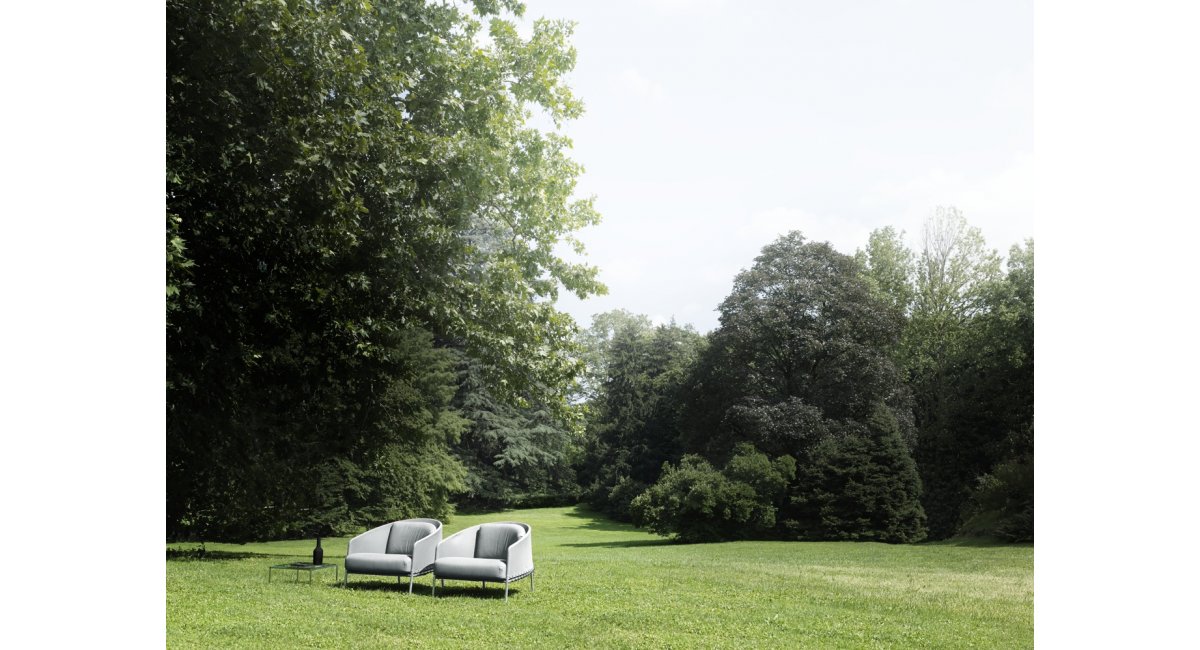 LivingDivani_Poncho Outdoor_butaca de exterior_MINIM_lifestyle jardín