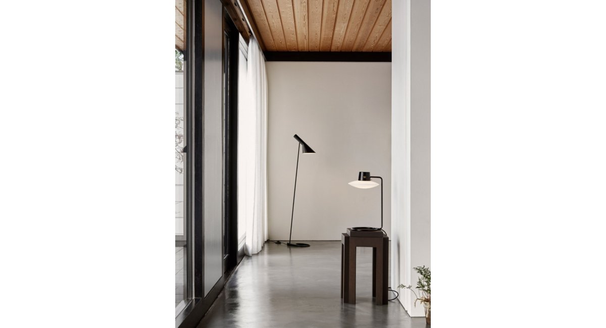 LouisPoulsen-AJOxfordSobremesa-ArneJacobsen-MINIMShowroom