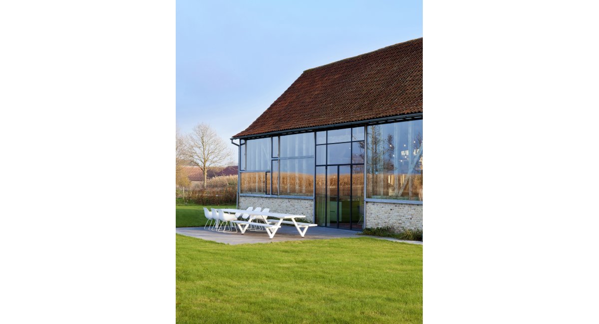 Extremis, Marina Table