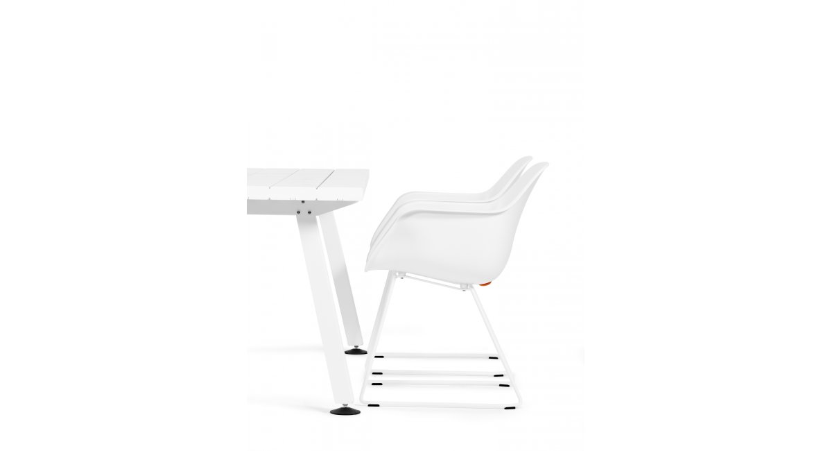 Extremis, Marina Table