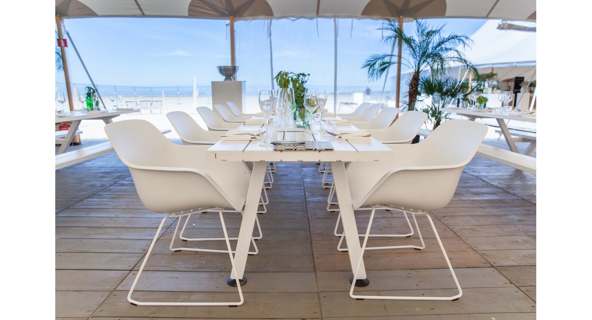 Extremis, Marina Table