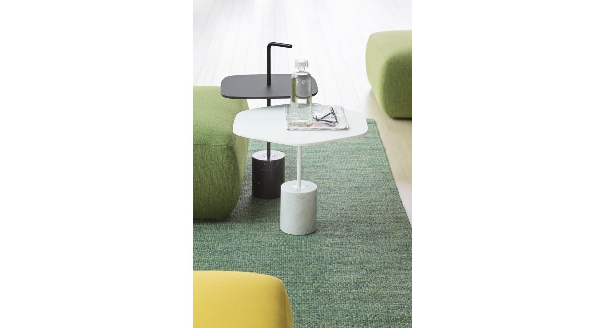 Mesa Jey_La Palma_diferentes tamaños_diferentes colores_base de mármol o cemento_mesa exteriores_mesa interiores_lifestyle_salón_sala de estar