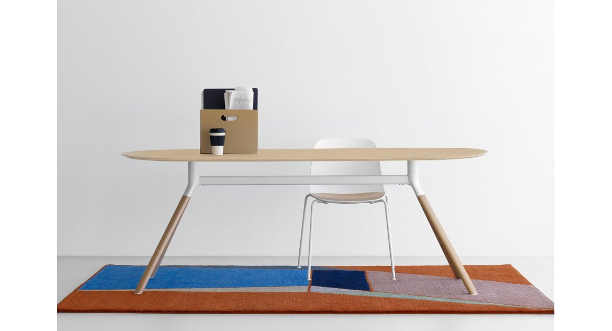Mesa La Palma_ Fork_color blanco y madera_patas de aluminio_mesa de oficina_mesa sala de reuniones_mesa estudio_MINIM Showroom_Madrid_Barcelona
