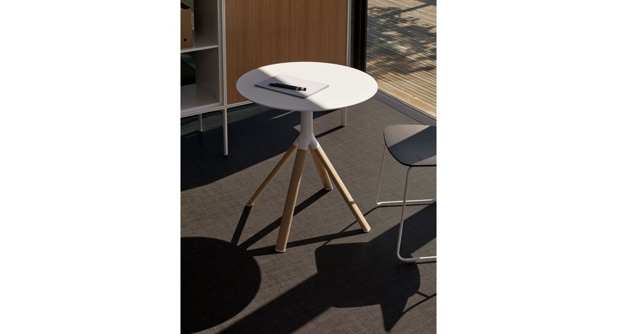 Mesa La Palma_ Fork_color blanco_patas de aluminio_mesa de oficina_mesa sala de reuniones_mesa terraza_mesa exterior_MINIM Showroom_Madrid_Barcelona