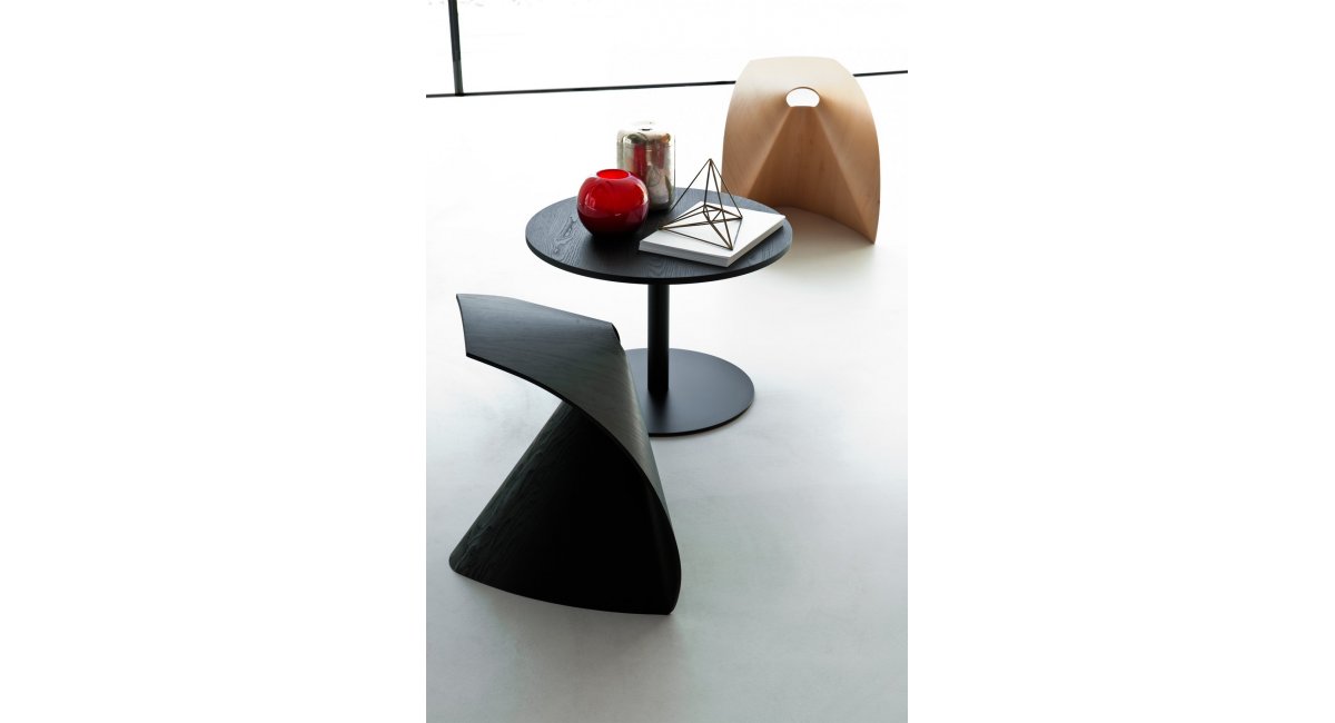 Mesa brio_La Palma_Negro_mesa minimalista_mesa ligera_MINIM Showroom_Barcelona_Madrid_lifestyle oficina