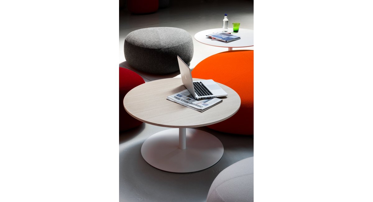 Mesa brio_La Palma_mesa blanca_mesa madera_mesa minimalista_mesa ligera_MINIM Showroom_Barcelona_Madrid_lifestyle_mesa recepción