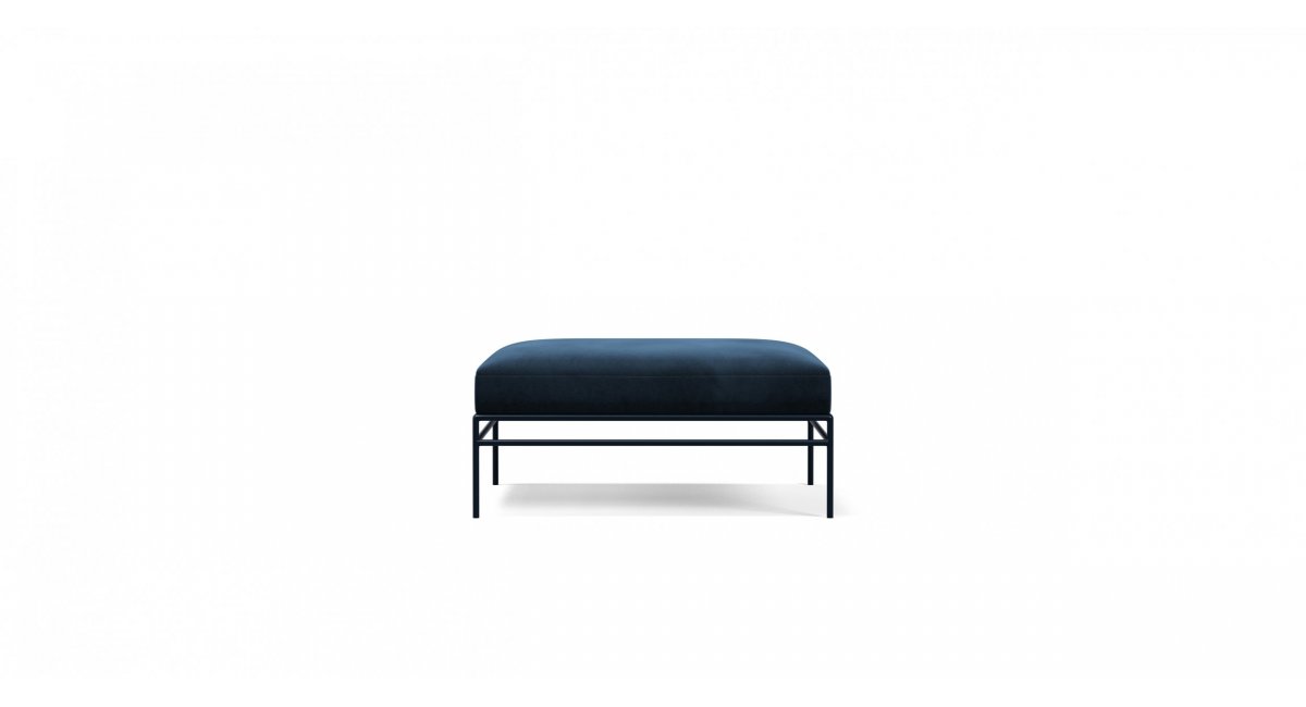 Middleweight_pouf_reposapies_estructura negra_tapicería azul oscuro_Karakter - MINIM