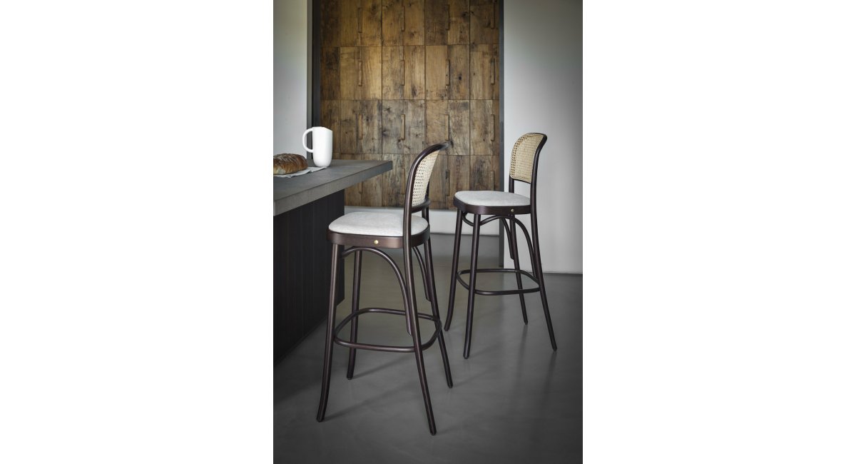 N 811 - taburete alto - Gebrueder Thonet Vienna - MINIM - lifestyle comedor