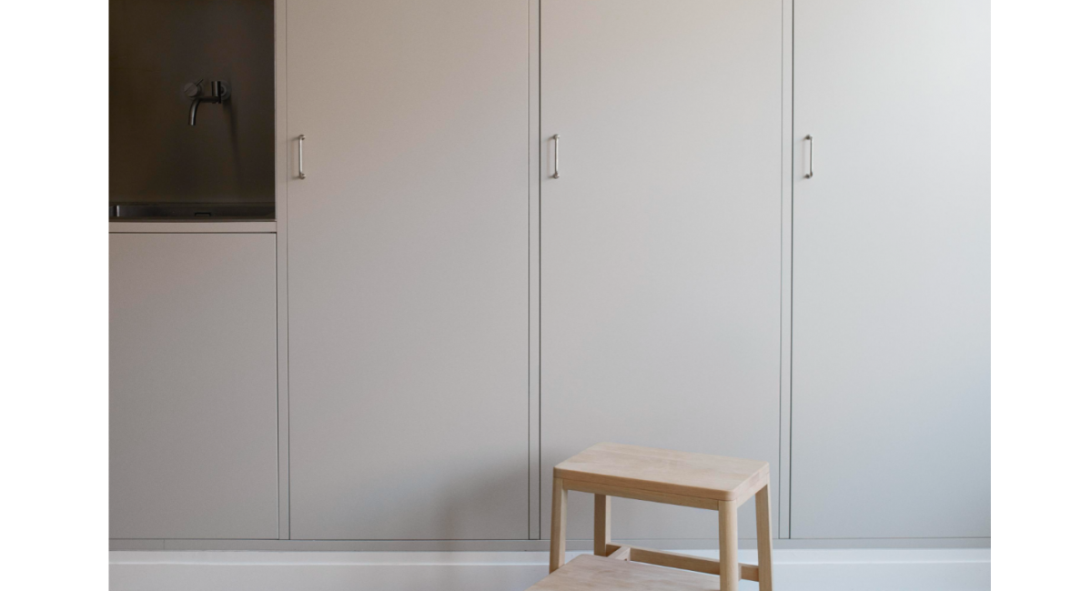 NOBORU STEP LADDER - escalera plegable- mesa auxiliar - SKAGERAK - MINIM - lifestyle cocina