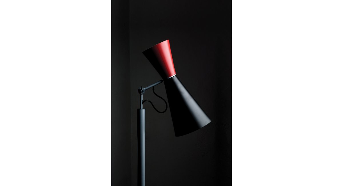 Nemo - Parliament - Le Corbussier - MINIM - lámpara de pie negra y rojo - plano detalle