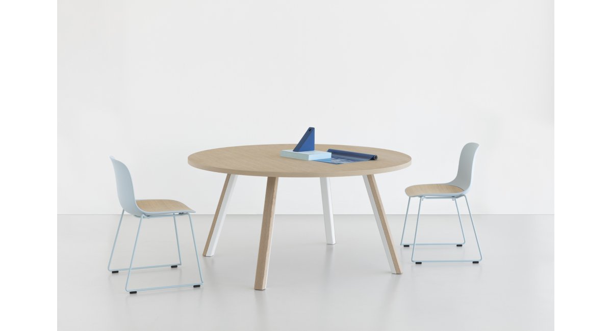 ORI - mesa redonda - La Palma - MINIM - mesa de comedor blanca y madera