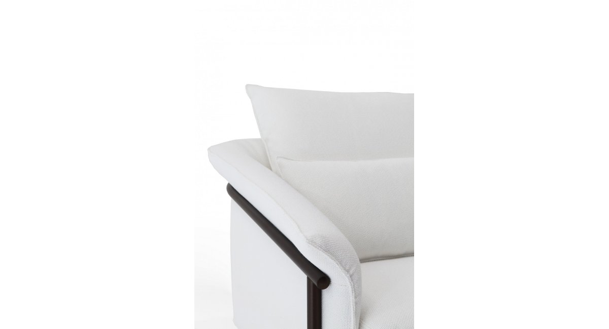 PORRO_KITE_SOFA_Acabados artesanales_toque vintage_plano detalle_enmarcado metálico_MINIM Showroom_Madrid_Barcelona