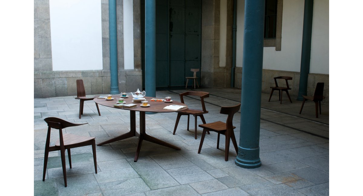 De La Espada, Light Oval Table