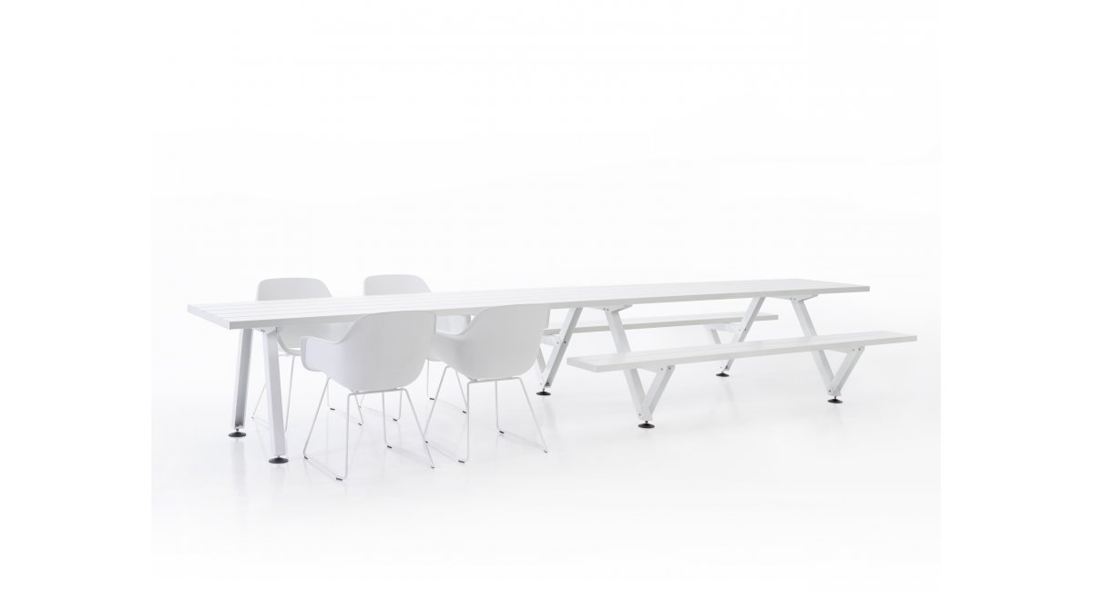 Extremis, Marina Table