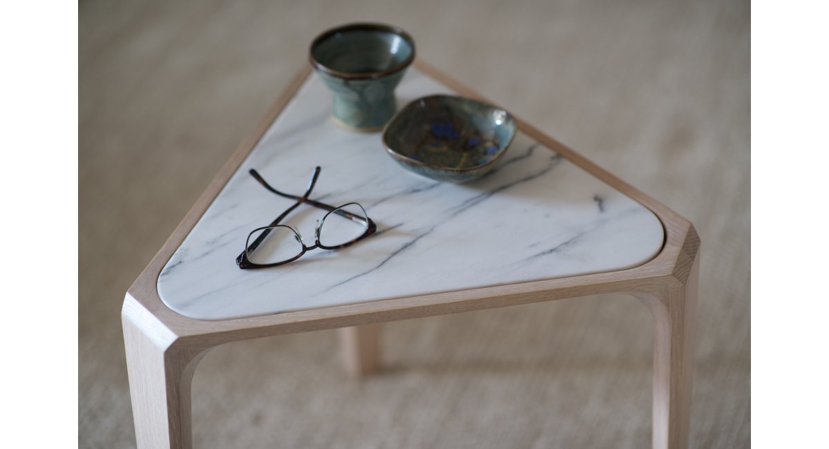 De La Espada, Mary's Side Table