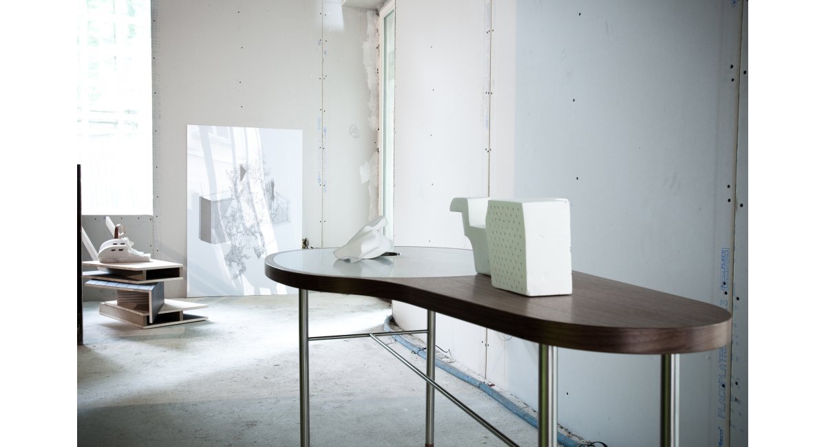 House of Finn Juhl, Ross table