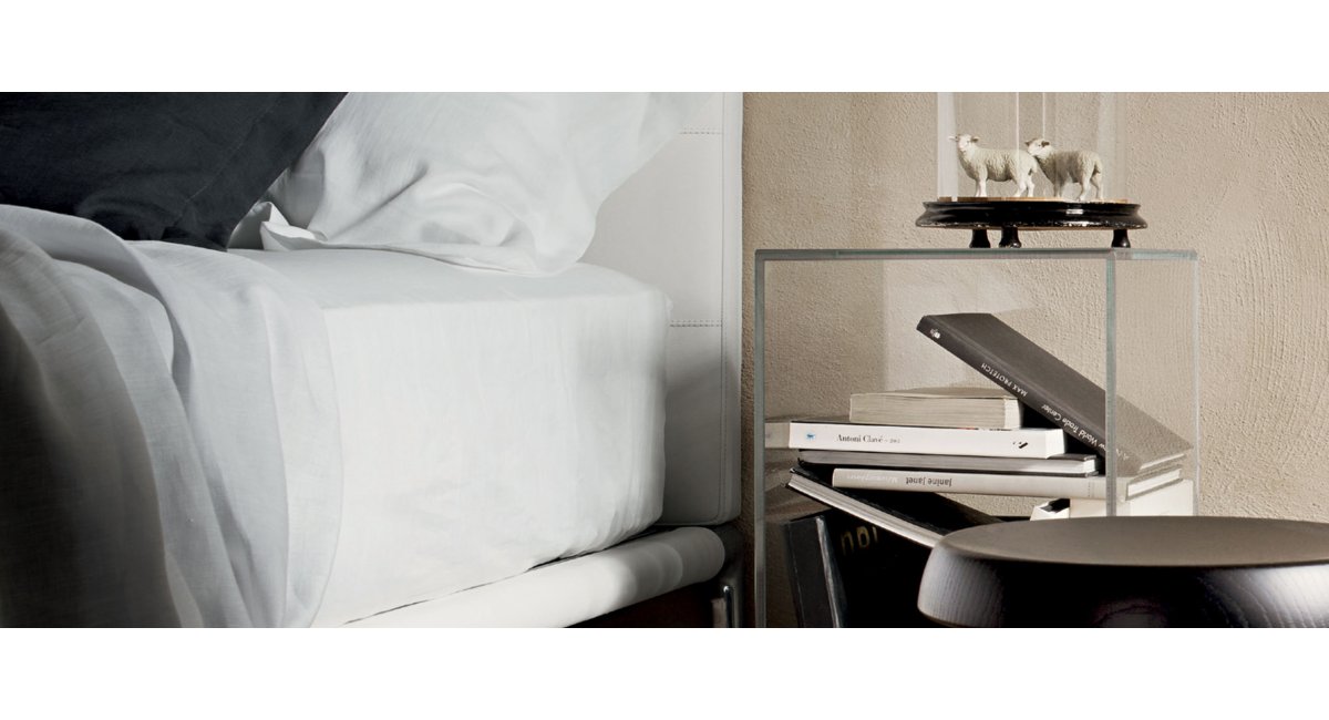 Cassina, l26 Volage Comodino