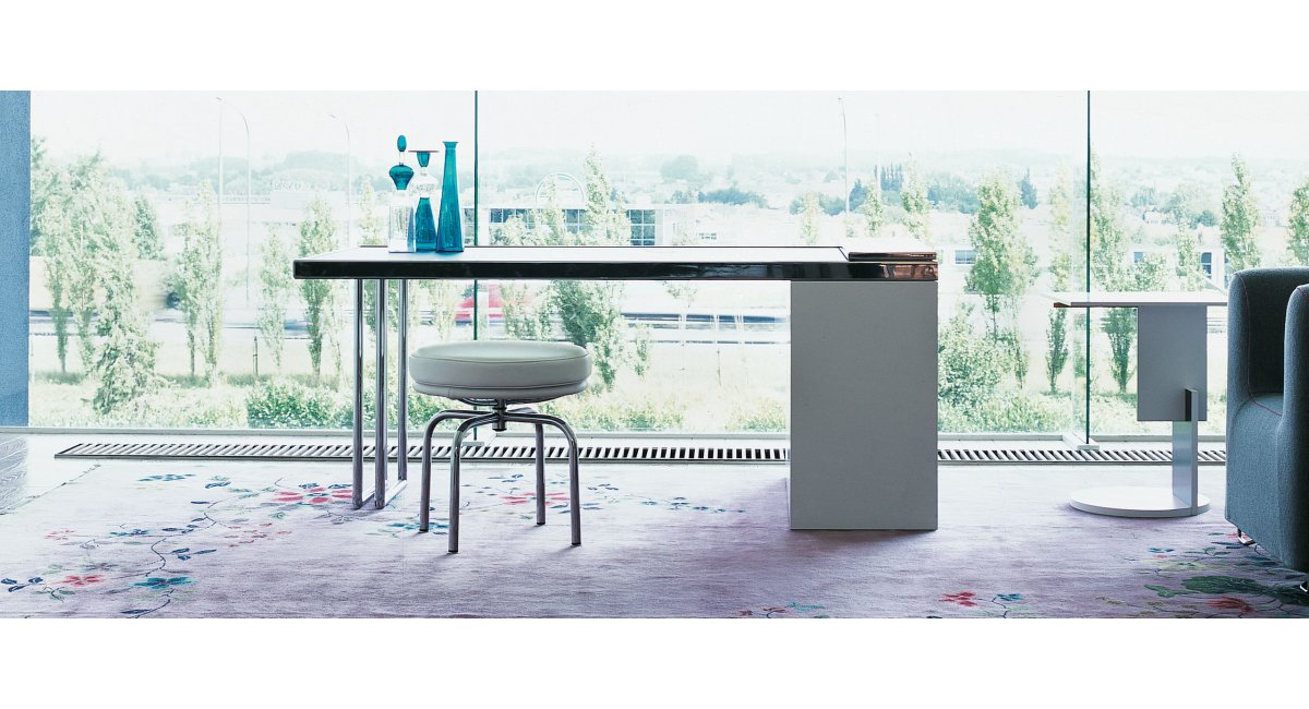 Cassina, LC8