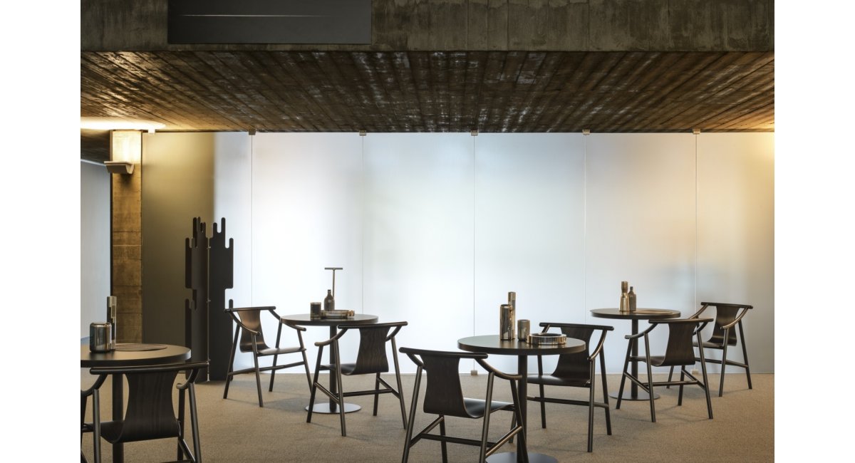 Porto - mesa cuadrada - Gebrueder Thonet Vienna - MINIM - lifestyle bar