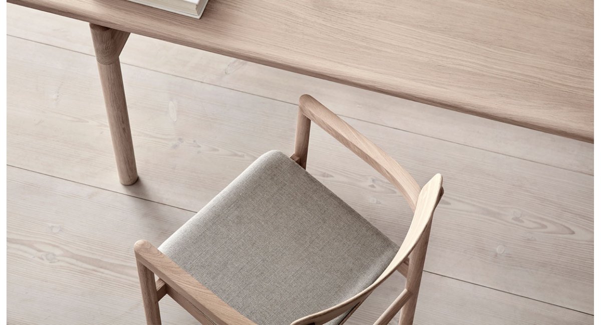 Post chair - silla de comedor - reposabrazos - fredericia - MINIM - asiento tapizado - lifestyle