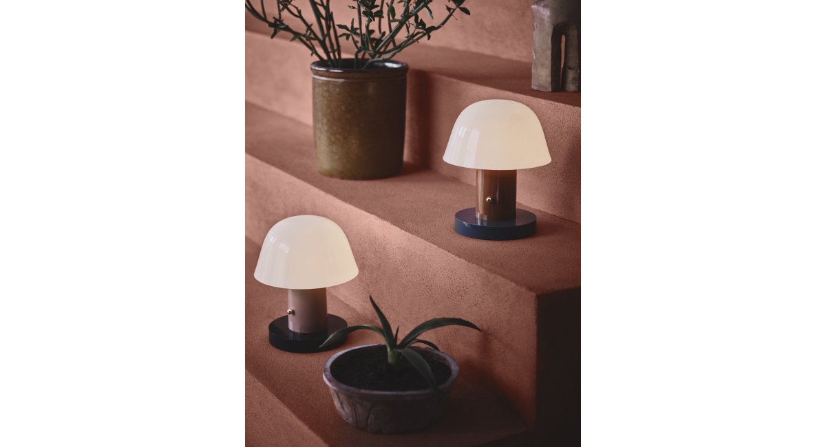 Setago JH27 _ lámpara de sobremesa - and tradition - MINIM - lifestyle escaleras