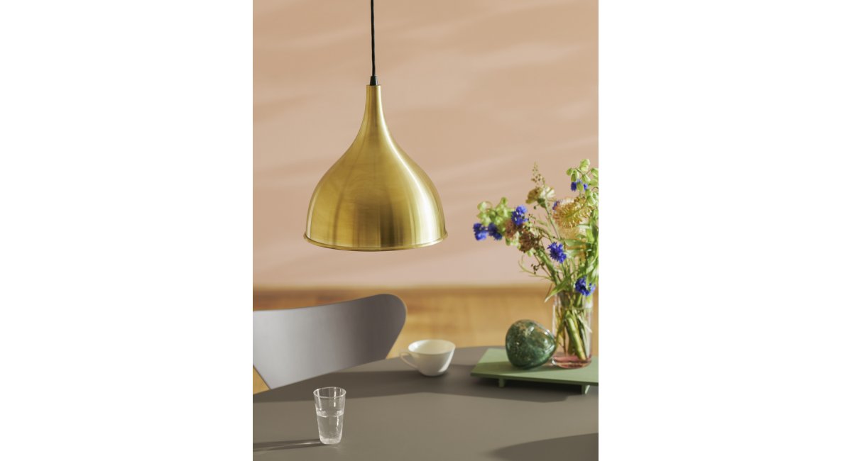 Silhuet_ Jo Hammerborg - Fritz Hansen - Lámpara dorada - MINIM - lifestyle comedor