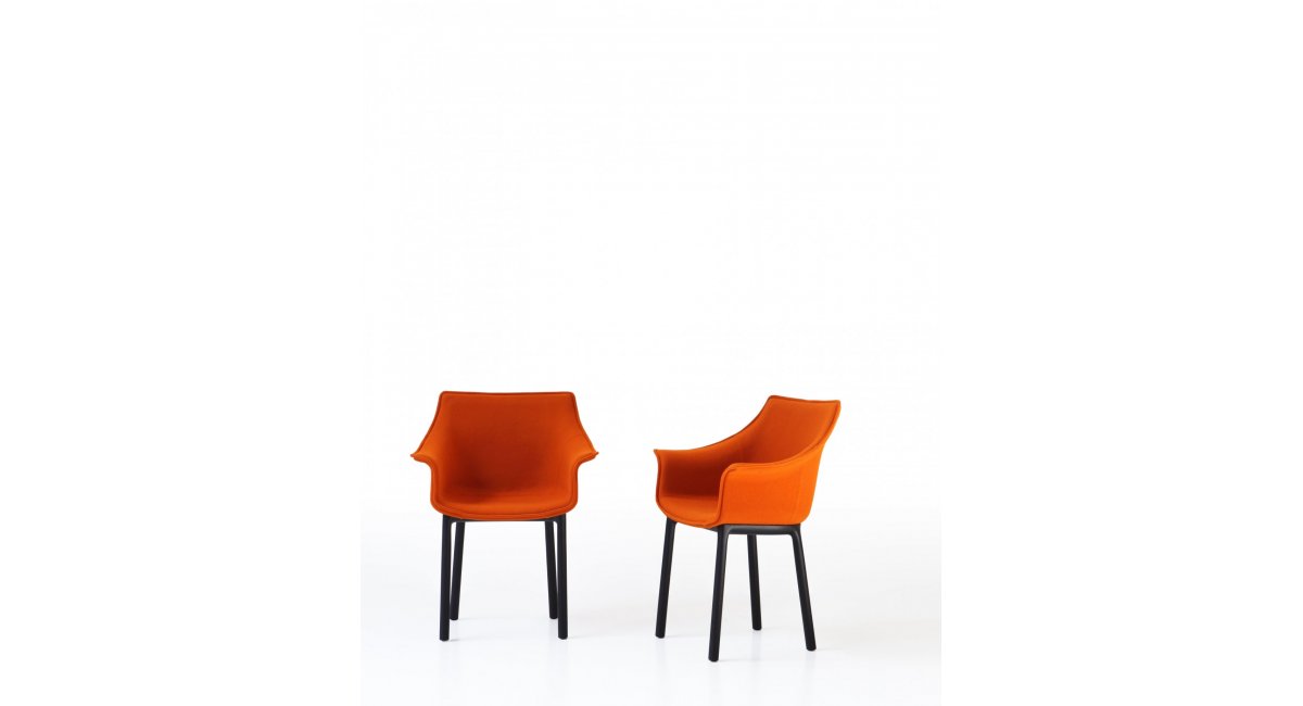 Silla-Porro_DRAPED_Base de madera_tela en color_MINIM Showroom_Madrid_Barcelona_combinación