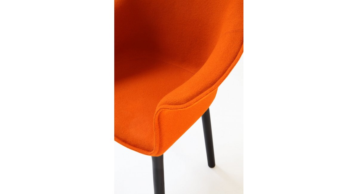 Silla-Porro_DRAPED_Base de madera_tela en color_MINIM Showroom_Madrid_Barcelona_detalle