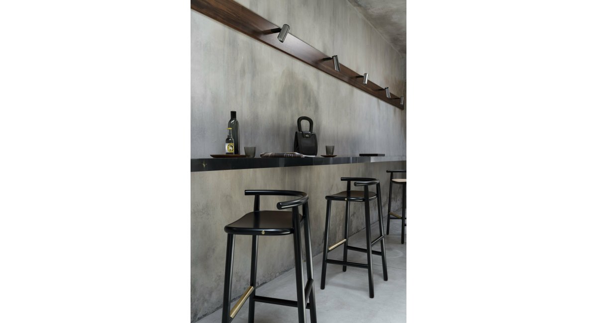 Single Curve Counter _ Gebrueder Thonet Vienna - MINIM - taburete alto - lifestyle cafetería