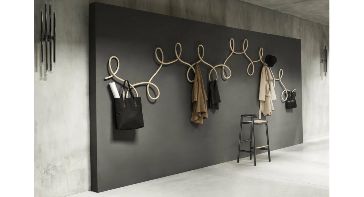 Single Curve Counter _ Gebrueder Thonet Vienna - MINIM - taburete alto - lifestyle entrada