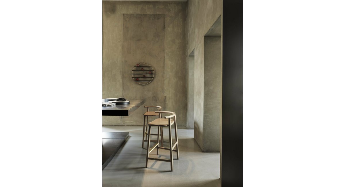 Single Curve Counter _ Gebrueder Thonet Vienna - MINIM - taburete alto - lifestyle