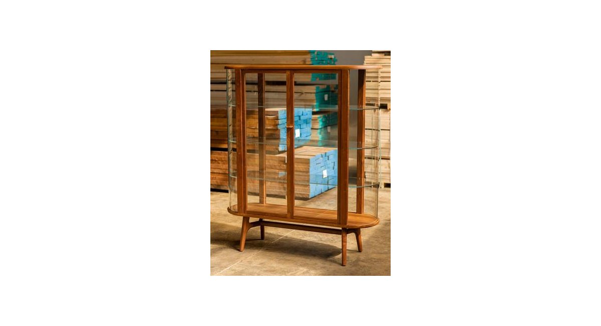 Solo Tall Vitrine-Neri&amp;Hu-madera de nogal-vitrina-delaespada-MINIM-lifestyle