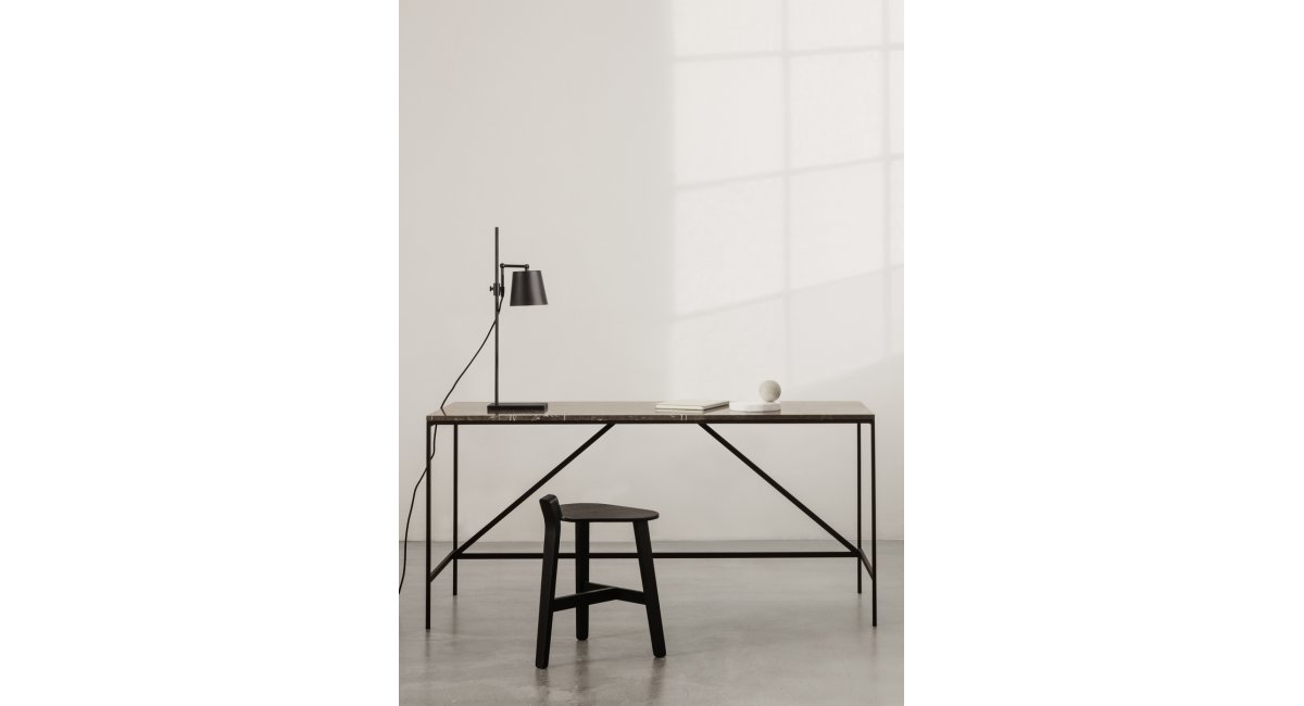 Steel Lab Light _ lámpara de sobremesa - lámpara negra - Karakter - MINIM - lifestyle despacho
