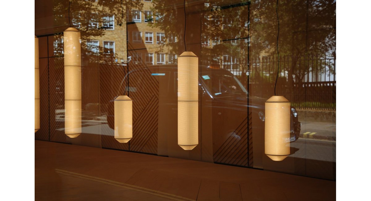 TEKIO VERTICAL - lámpara de techo - SANTA COLE - MINIM - lifestyle escaparate